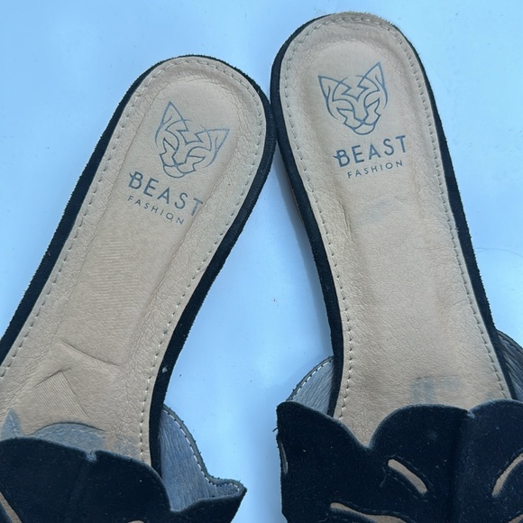 Beast Fashion Flats - Picture 3 of 6